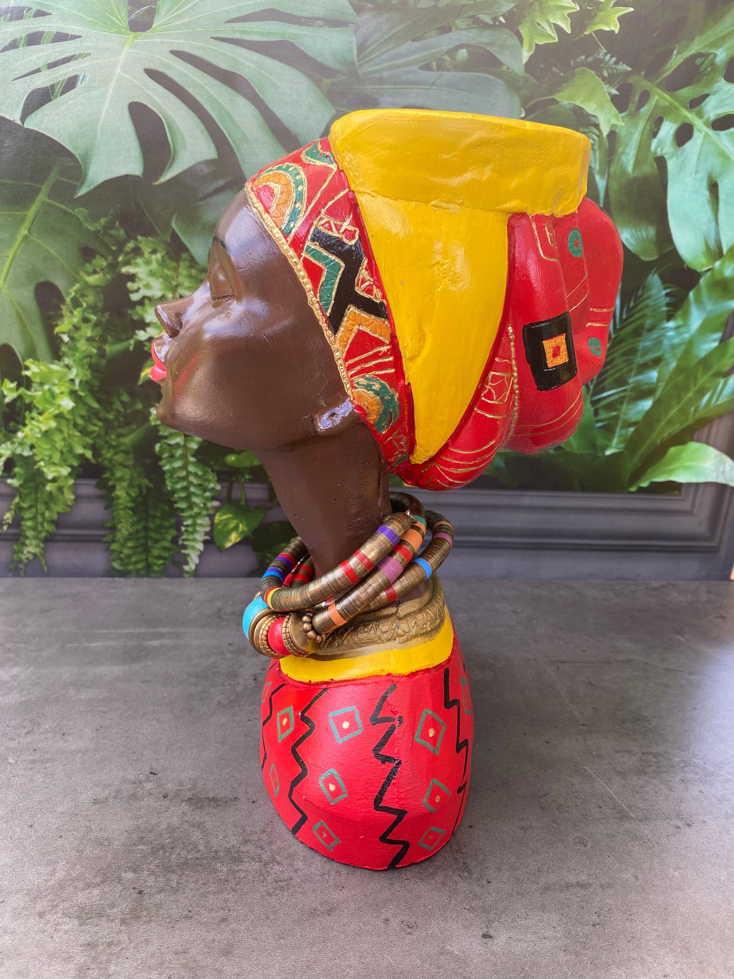 Caribbean queen pot, African queen planter