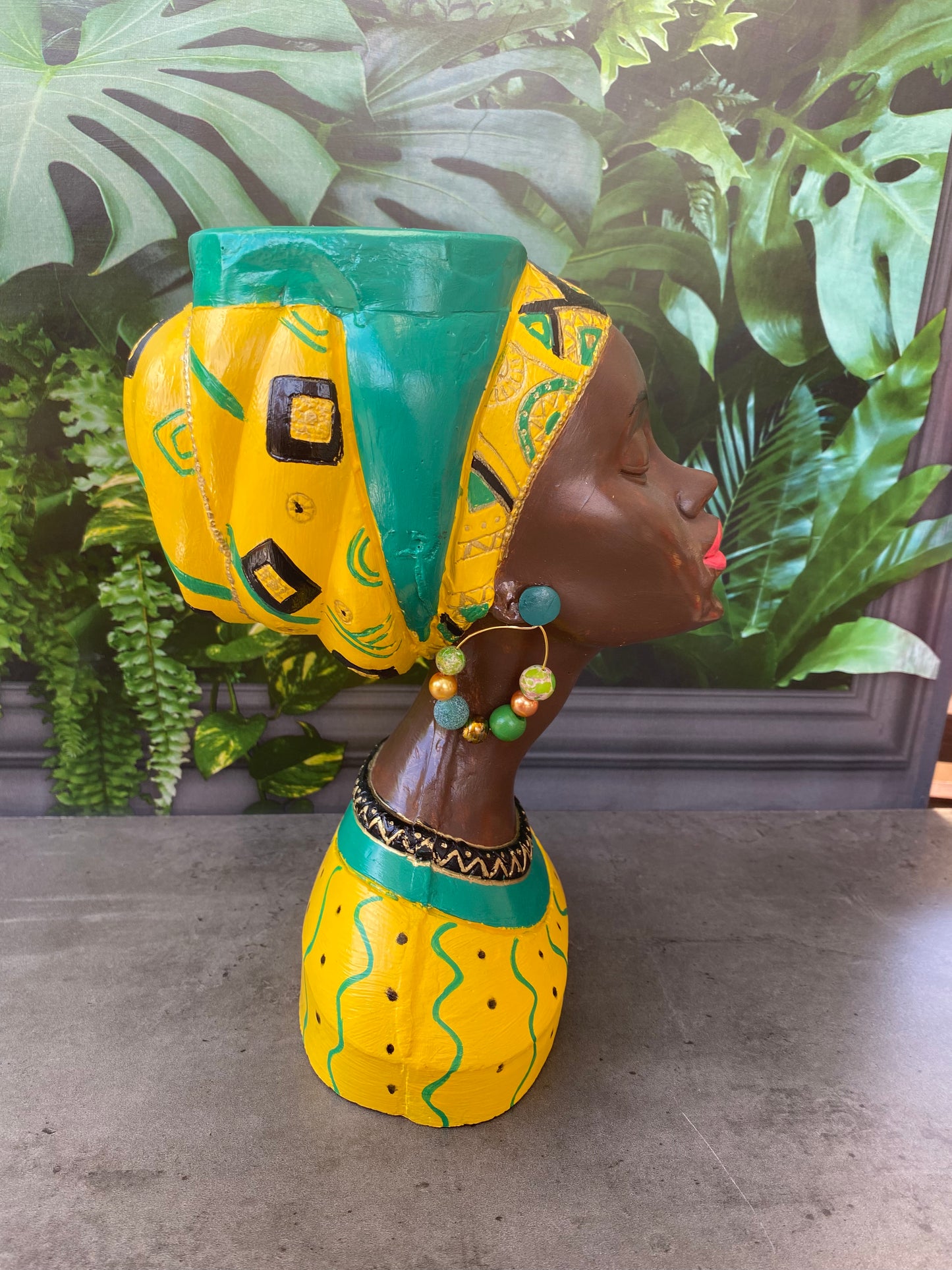 Caribbean queen pot, African queen planter