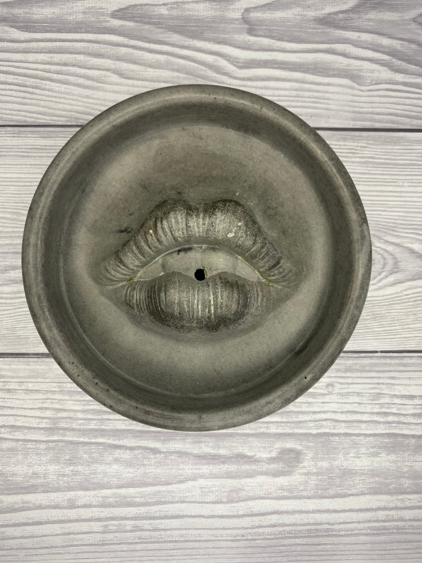 Lips incense holder